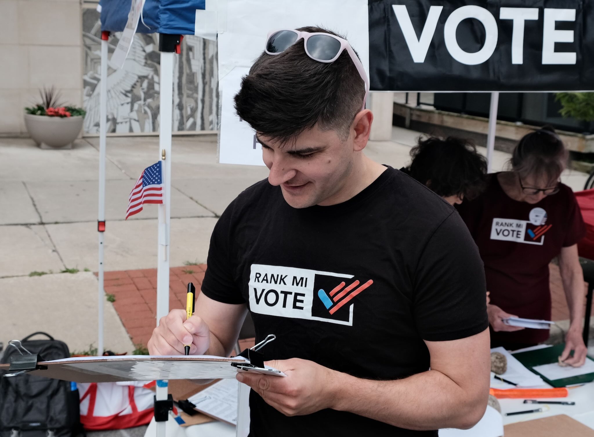 Rank MI Vote Collects Signatures